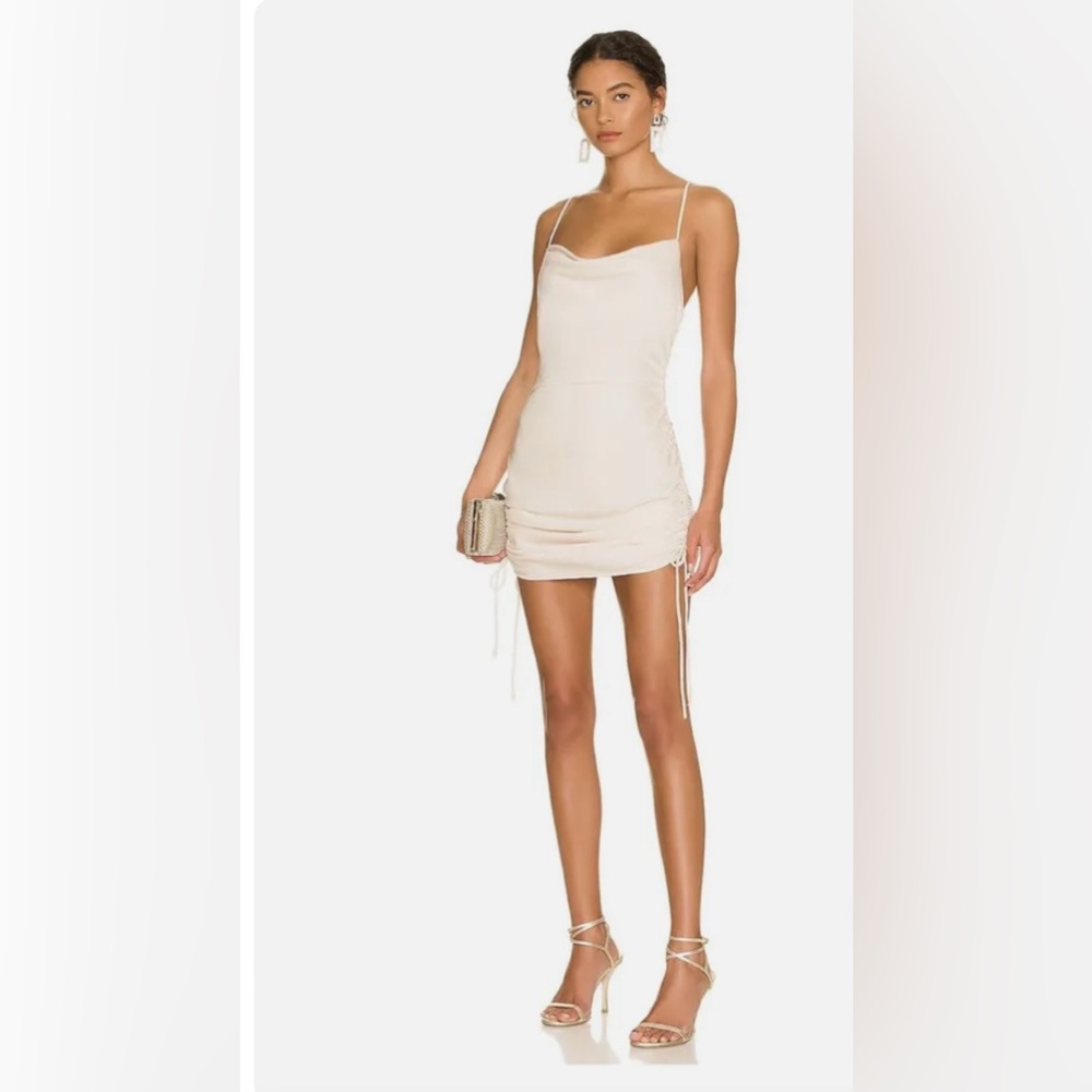 #79 ASTR the Label Claire Mini Dress in Cream MSRP
$98 SZ M
